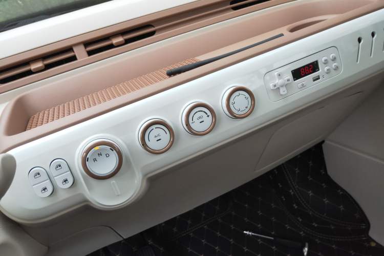 Used Bestune Pony 2026 Model 222km Shining Horse Audio And AC Panel