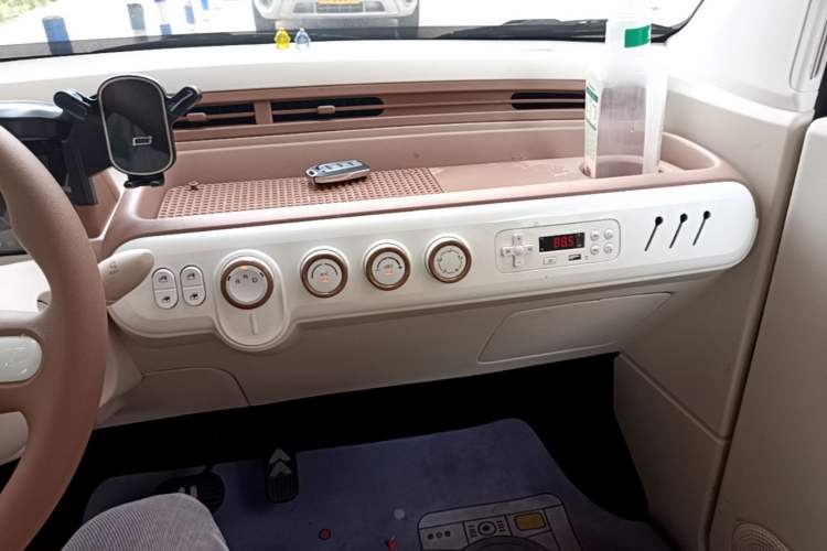 Used Bestune Pony 2026 222km Colorful Horse Audio And AC Panel
