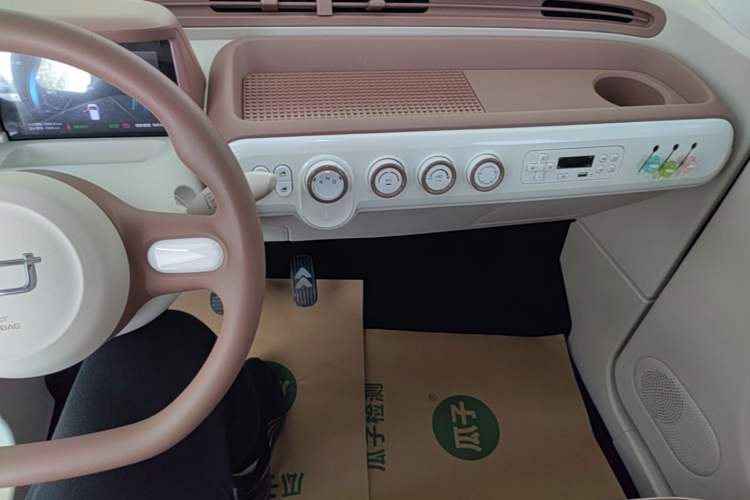 Used Bestune Pony 2026 Model 222km Elegant Horse Audio And AC Panel
