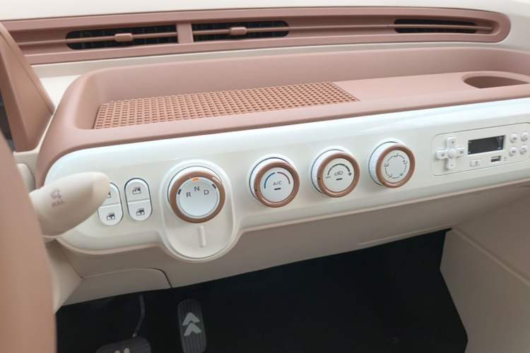 Used Bestune Pony 2026 222km Colorful Horse Audio And AC Panel