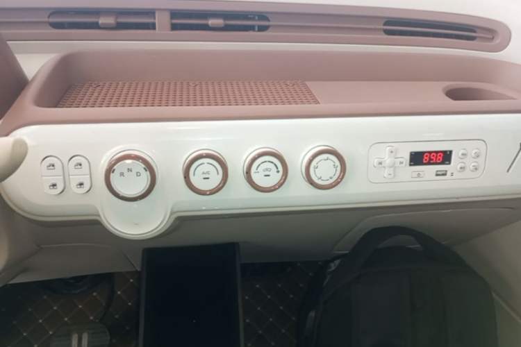 Used Bestune Pony 2026 Model 222km Cute Horse Plus Audio And AC Panel