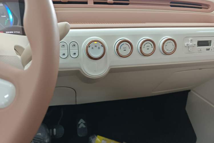 Used Bestune Pony 2026 Model 222km Shining Horse Audio And AC Panel