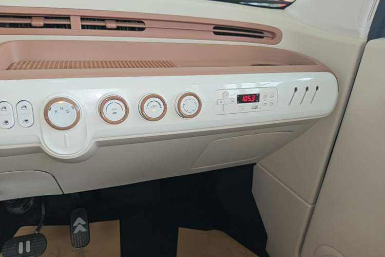 Used Bestune Pony 2026 222km Colorful Horse Audio And AC Panel