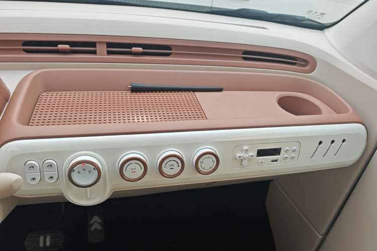Used Bestune Pony 2026 222km Colorful Horse Audio And AC Panel