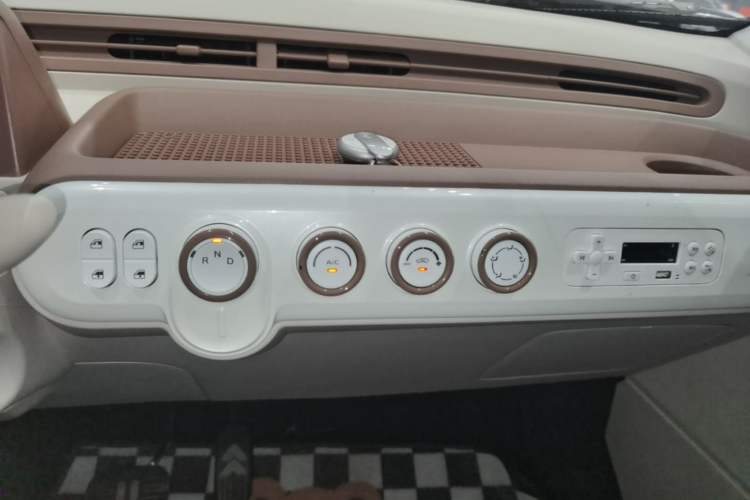 Used Bestune Pony 2026 222km Colorful Horse Audio And AC Panel