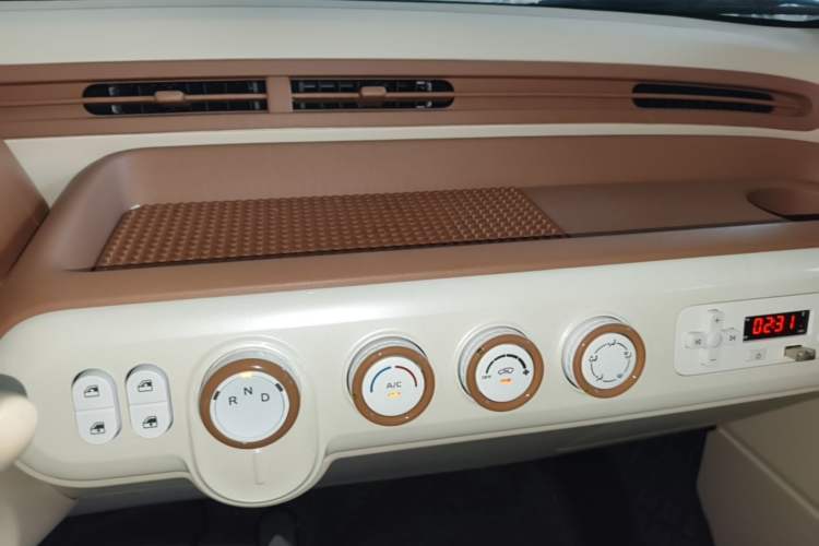 Used Bestune Pony 2026 222km Colorful Horse Audio And AC Panel
