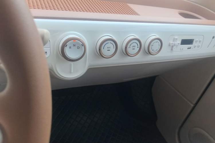 Used Bestune Pony 2026 222km Colorful Horse Audio And AC Panel