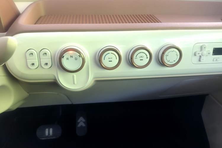 Used Bestune Pony 2026 222km Colorful Horse Audio And AC Panel