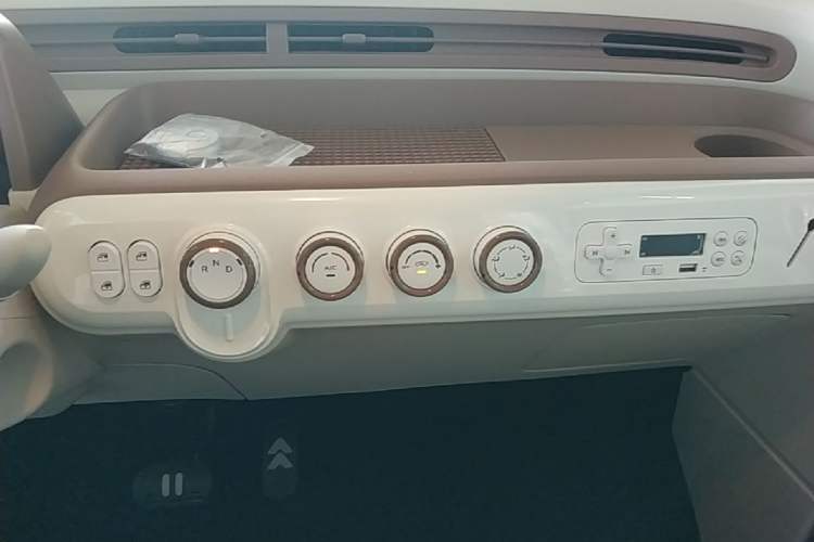 Used Bestune Pony 2026 222km Colorful Horse Audio And AC Panel