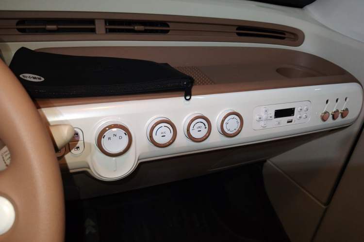 Used Bestune Pony 2026 Model 222km Shining Horse Audio And AC Panel