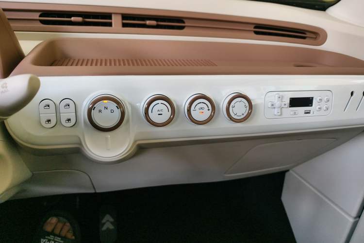 Used Bestune Pony 2026 Model 222km Cute Horse Plus Audio And AC Panel