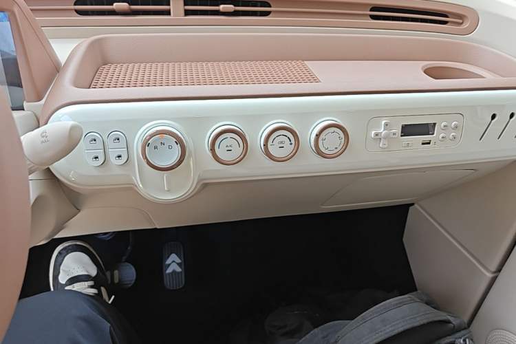 Used Bestune Pony 2026 Model 222km Shining Horse Audio And AC Panel