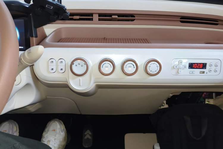 Used Bestune Pony 2026 Model 222km Shining Horse Audio And AC Panel