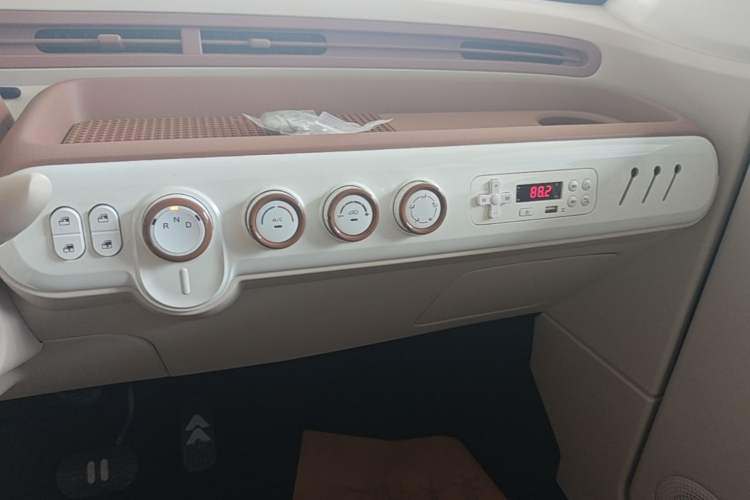 Used Bestune Pony 2026 Model 222km Cute Horse Plus Audio And AC Panel