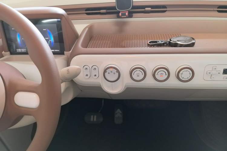 Used Bestune Pony 2026 Model 222km Cute Horse Plus Audio And AC Panel