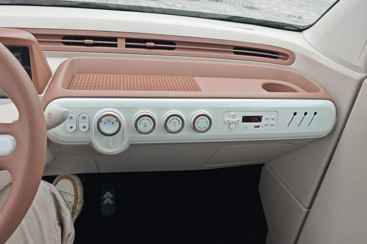 Used Bestune Pony 2026 222km Colorful Horse Audio And AC Panel