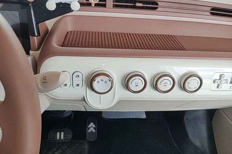 Used Bestune Pony 2026 222km Colorful Horse Audio And AC Panel