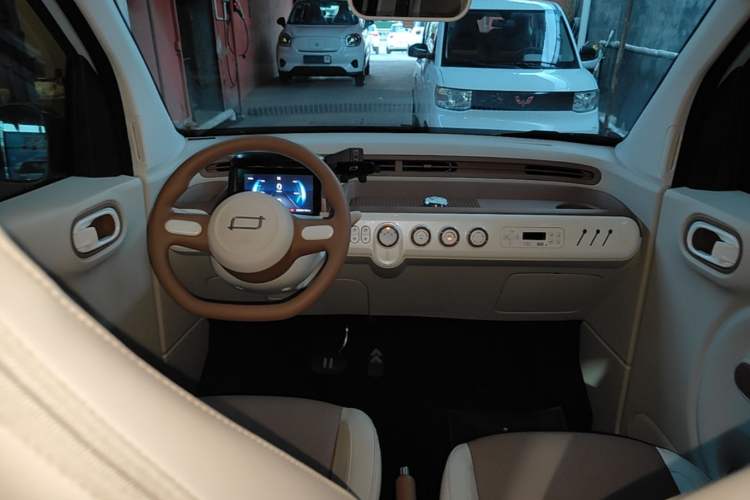 Used Bestune Pony 2026 Model 222km Shining Horse Center Console