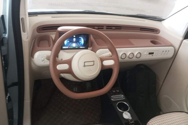 Used Bestune Pony 2026 Model 222km Cute Horse Plus Center Console