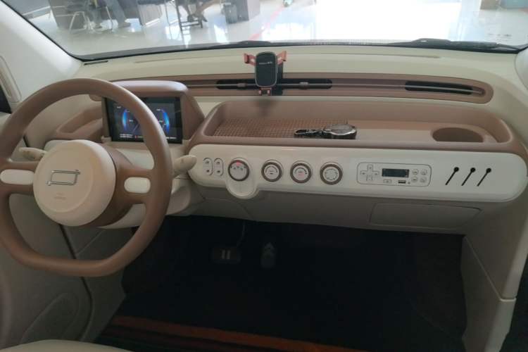 Used Bestune Pony 2026 Model 222km Cute Horse Plus Center Console