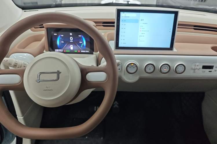 Used Bestune Pony 2026 Model 222km Elegant Horse Center Console