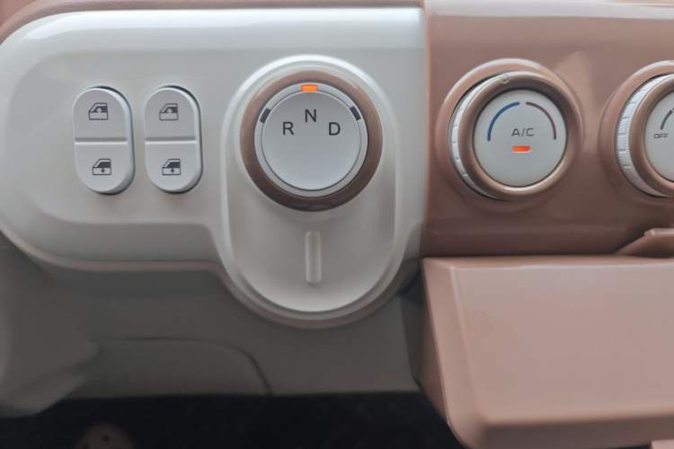 Used Bestune Pony 2026 222km Colorful Horse Gear Lever