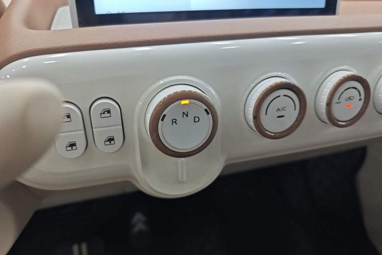 Used Bestune Pony 2026 Model 222km Elegant Horse Gear Lever