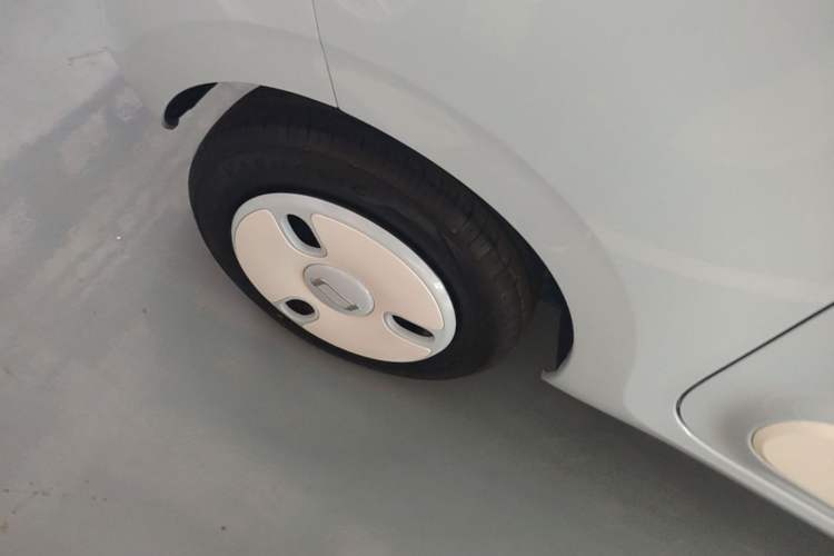Used Bestune Pony 2026 222km Colorful Horse Right Rear Wheel Hub