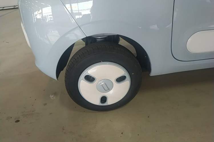 Used Bestune Pony 2026 222km Colorful Horse Right Rear Wheel Hub
