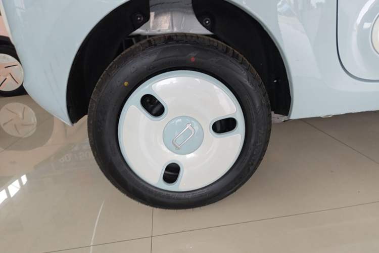 Used Bestune Pony 2026 222km Colorful Horse Right Rear Wheel Hub