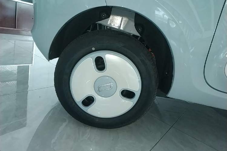 Used Bestune Pony 2026 222km Colorful Horse Right Rear Wheel Hub