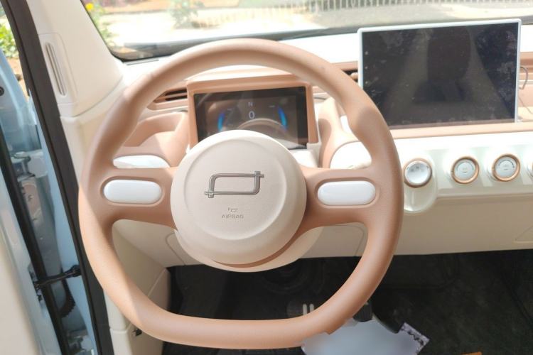 Used Bestune Pony 2026 Model 222km Elegant Horse Steering Wheel