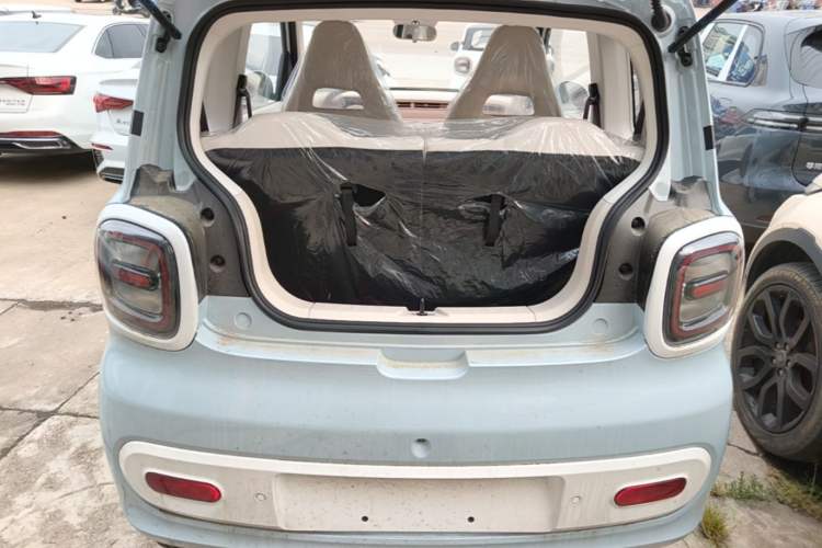 Used Bestune Pony 2026 222km Colorful Horse Trunk