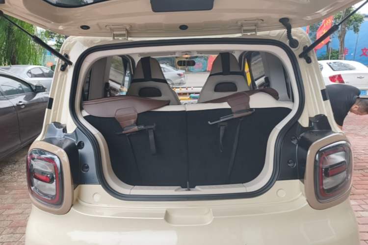 Used Bestune Pony 2026 222km Colorful Horse Trunk