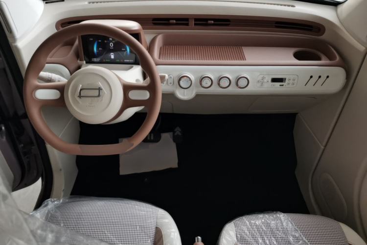 Used Bestune Pony 2026 222km Colorful Horse Center Console