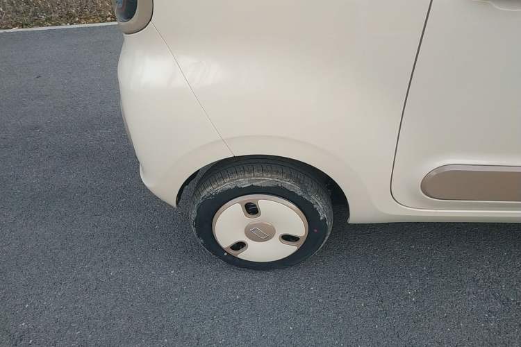 Used Bestune Pony 2026 222km Colorful Horse Right Rear Wheel Hub