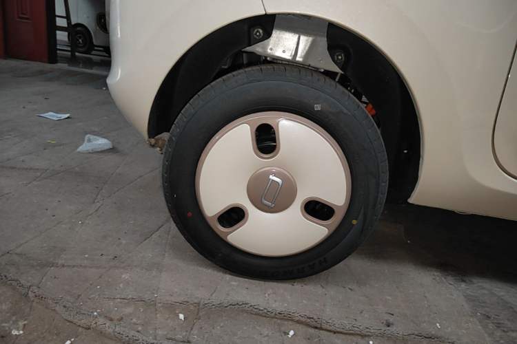 Used Bestune Pony 2026 222km Colorful Horse Right Rear Wheel Hub