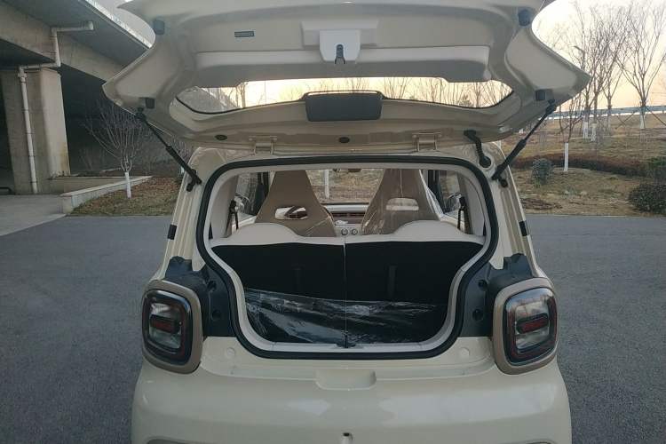 Used Bestune Pony 2026 222km Colorful Horse Trunk