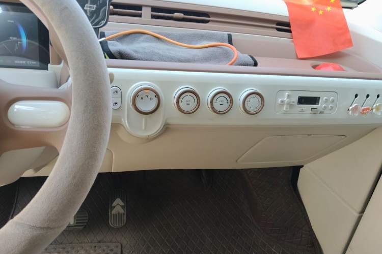 Used Bestune Pony 2026 Model 222km Shining Horse Audio And AC Panel
