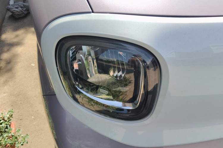 Used Bestune Pony 2026 Model 222km Shining Horse Right Front Headlight