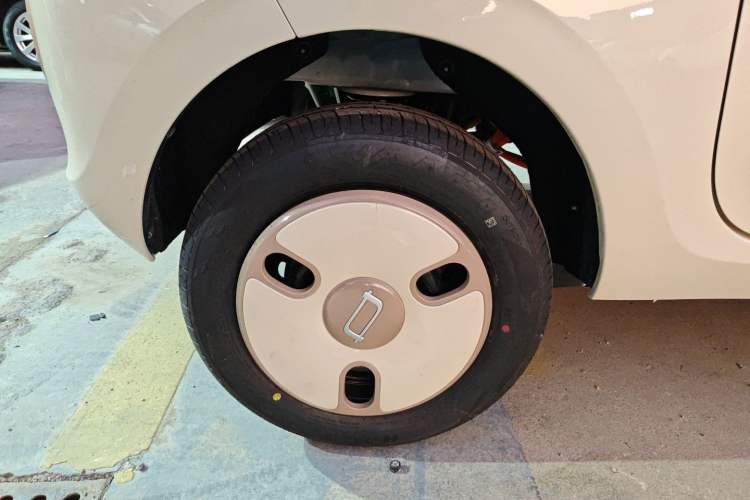 Used Bestune Pony 2026 222km Colorful Horse Right Rear Wheel Hub