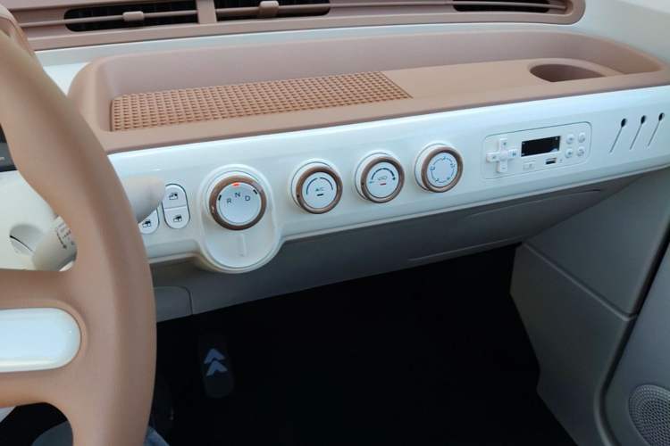 Used Bestune Pony 2026 222km Colorful Horse Audio And AC Panel