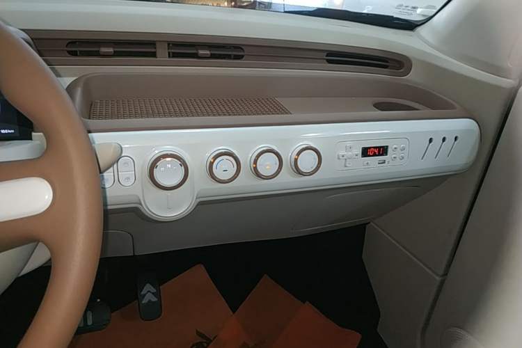 Used Bestune Pony 2026 222km Colorful Horse Audio And AC Panel