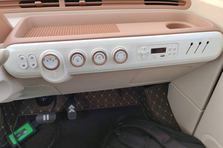 Used Bestune Pony 2026 Model 222km Elegant Horse Audio And AC Panel