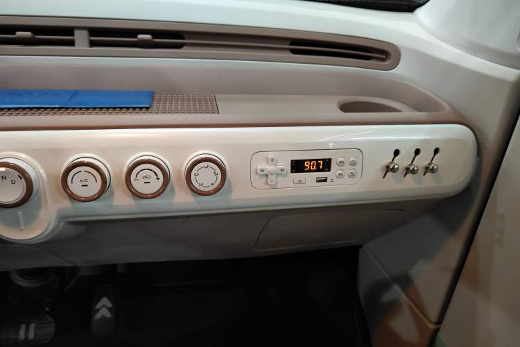 Used Bestune Pony 2026 222km Colorful Horse Audio And AC Panel