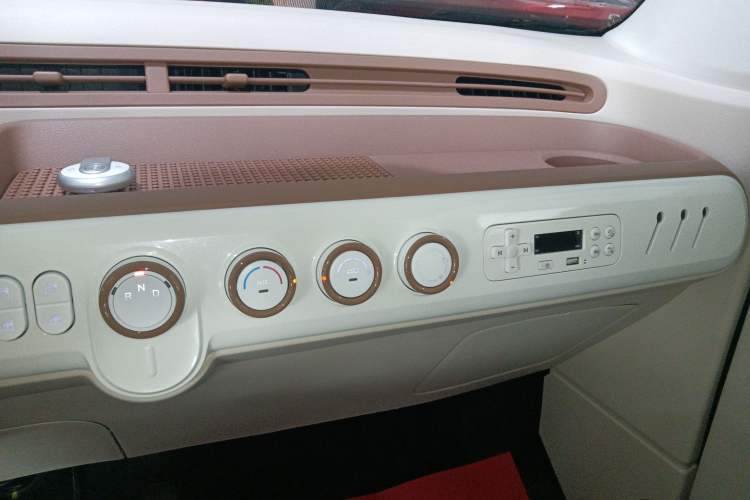 Used Bestune Pony 2026 Model 222km Shining Horse Audio And AC Panel