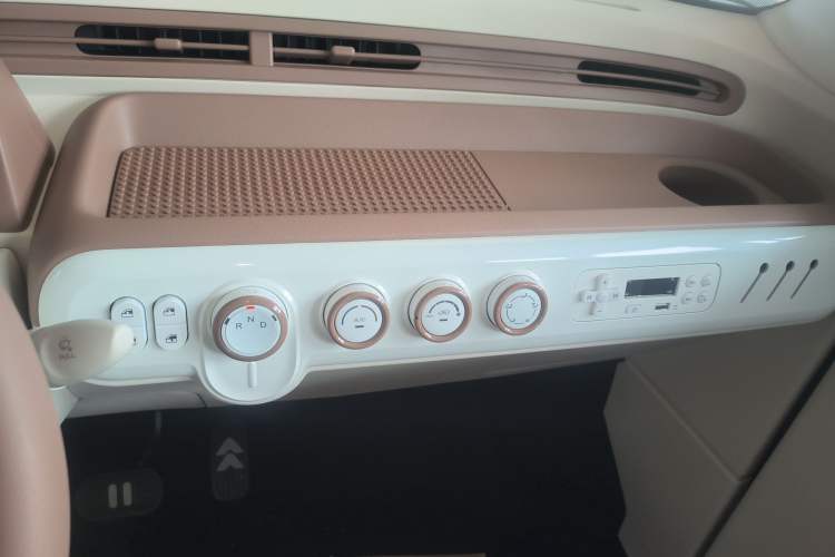 Used Bestune Pony 2026 222km Colorful Horse Audio And AC Panel