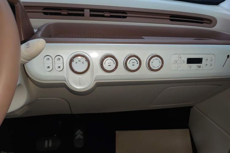 Used Bestune Pony 2026 222km Colorful Horse Audio And AC Panel