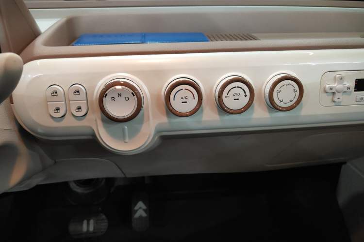 Used Bestune Pony 2026 222km Colorful Horse Gear Lever