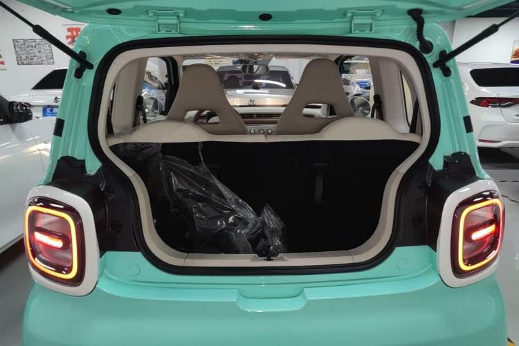Used Bestune Pony 2026 222km Colorful Horse Trunk